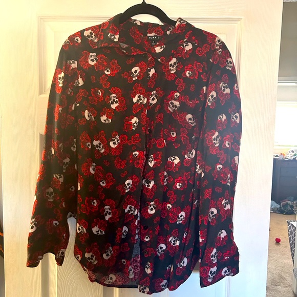 torrid Tops - Torrid skull & rose shirt
